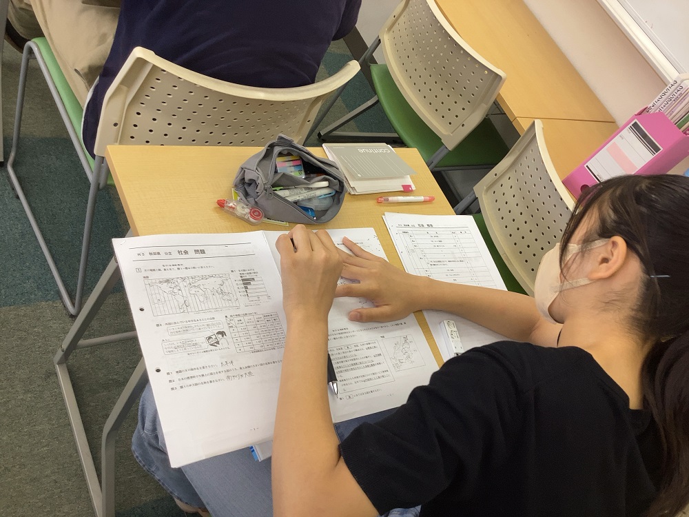 模試を受験する生徒